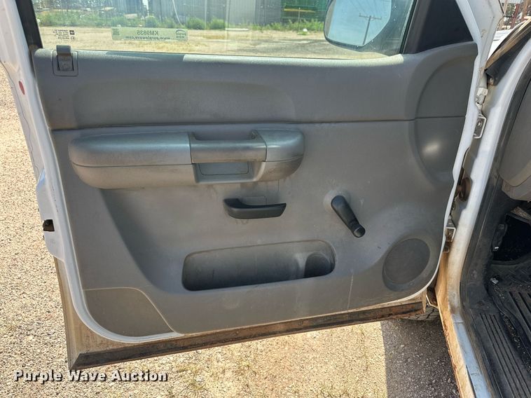 image for item KM9835 2007 Chevrolet Silverado 2500HD  pickup truck