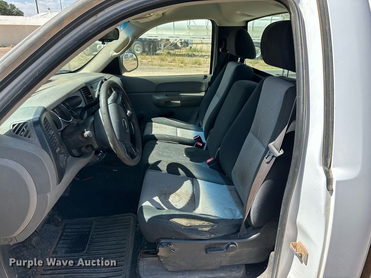 image for item KM9835 2007 Chevrolet Silverado 2500HD  pickup truck