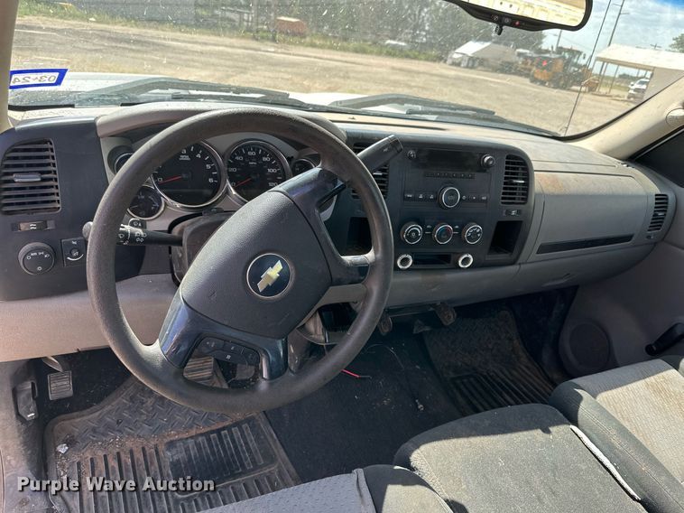 image for item KM9835 2007 Chevrolet Silverado 2500HD  pickup truck