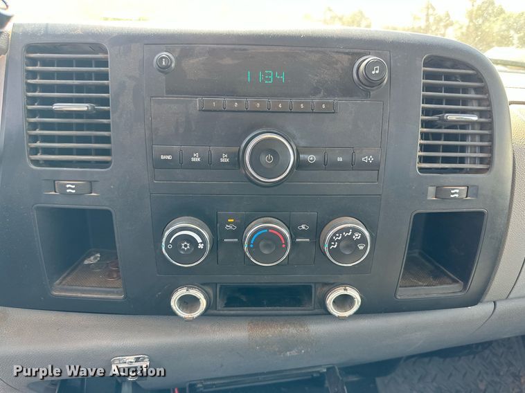 image for item KM9835 2007 Chevrolet Silverado 2500HD  pickup truck