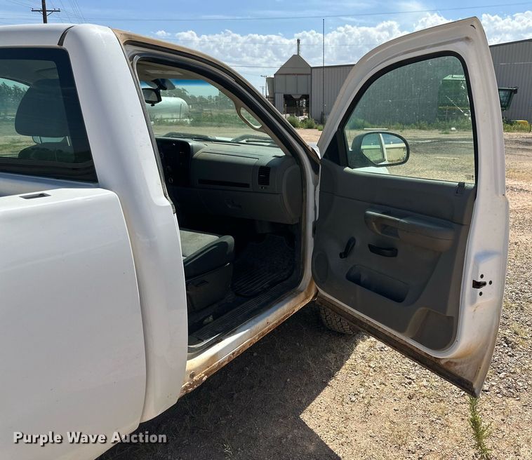 image for item KM9835 2007 Chevrolet Silverado 2500HD  pickup truck