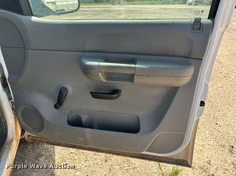 image for item KM9835 2007 Chevrolet Silverado 2500HD  pickup truck