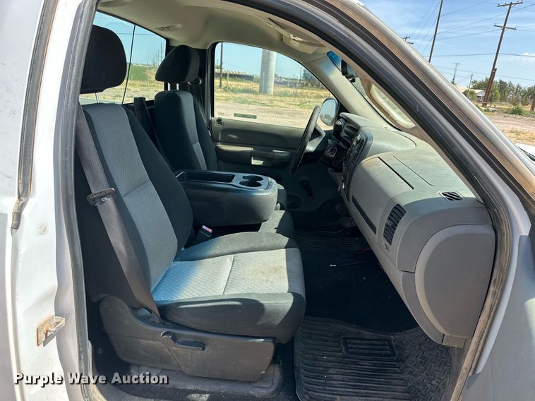 image for item KM9835 2007 Chevrolet Silverado 2500HD  pickup truck