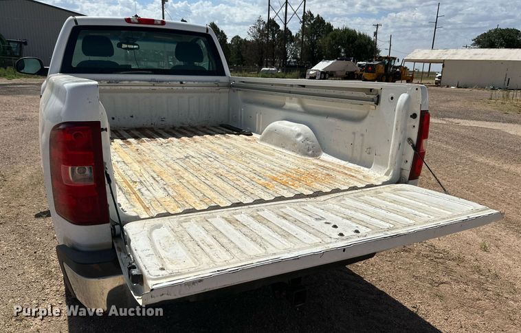 image for item KM9835 2007 Chevrolet Silverado 2500HD  pickup truck