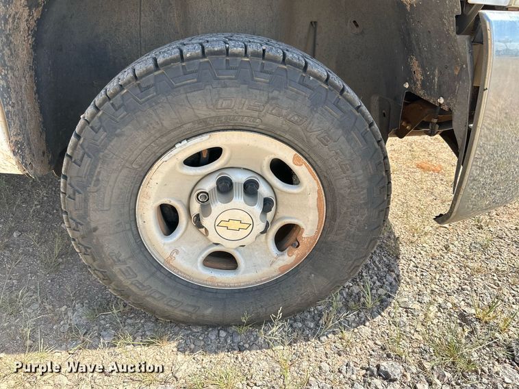 image for item KM9835 2007 Chevrolet Silverado 2500HD  pickup truck