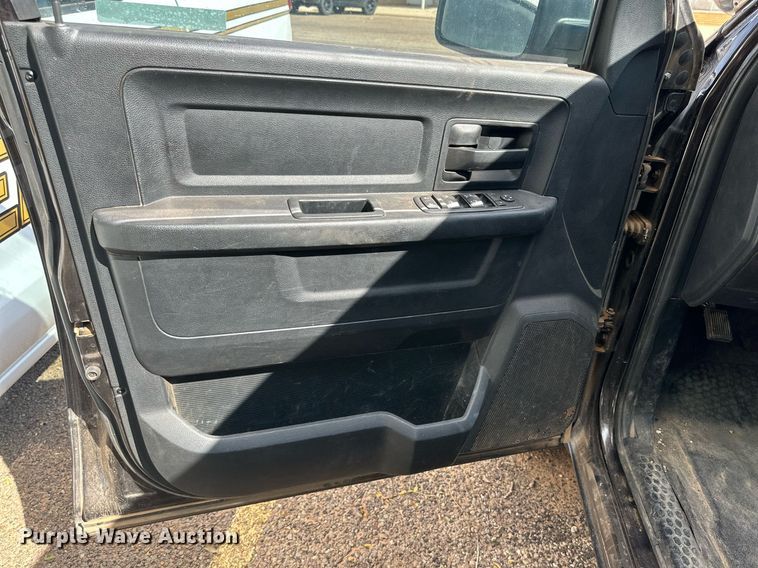 image for item KM9837 2017 Dodge Ram 1500  Crew Cab pickup truck