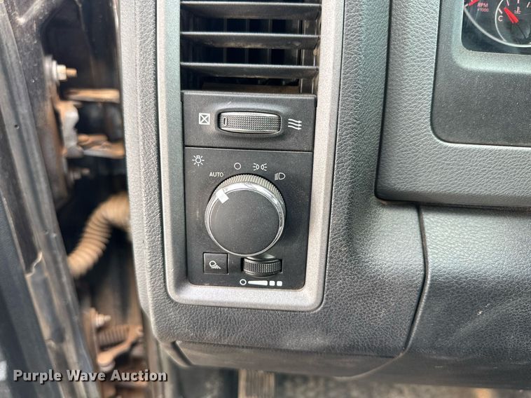 image for item KM9837 2017 Dodge Ram 1500  Crew Cab pickup truck