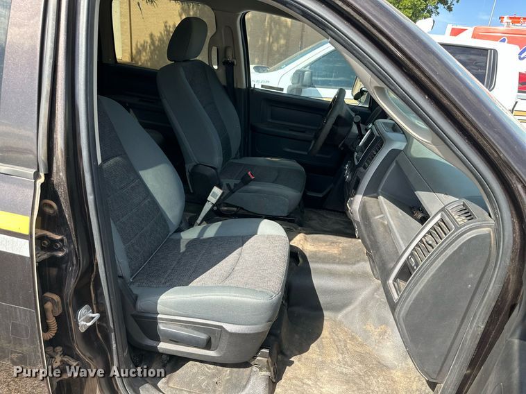 image for item KM9837 2017 Dodge Ram 1500  Crew Cab pickup truck