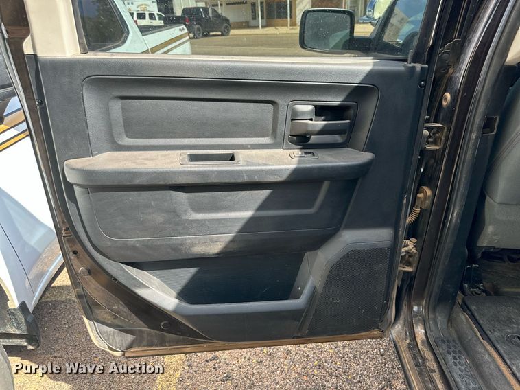 image for item KM9837 2017 Dodge Ram 1500  Crew Cab pickup truck