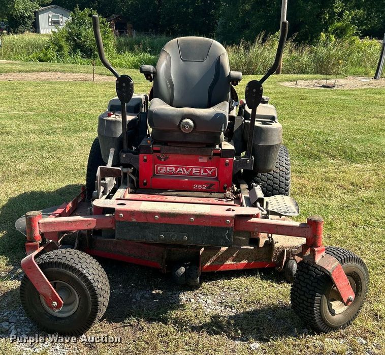 image for item LE9699 Gravely 252Z  ZTR lawn mower