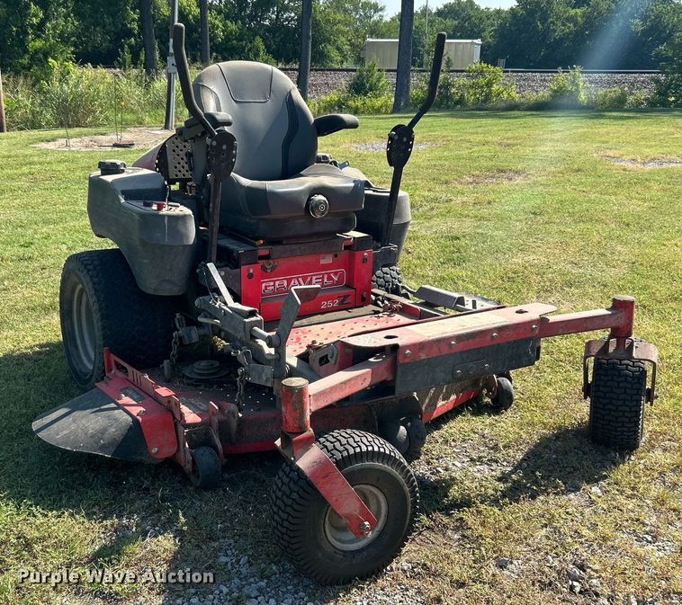 image for item LE9699 Gravely 252Z  ZTR lawn mower