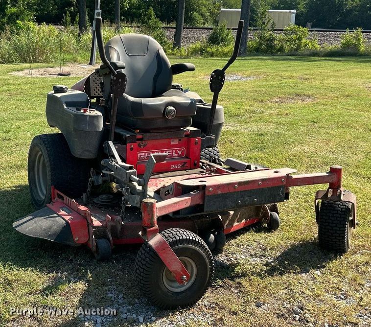 image for item LE9699 Gravely 252Z  ZTR lawn mower