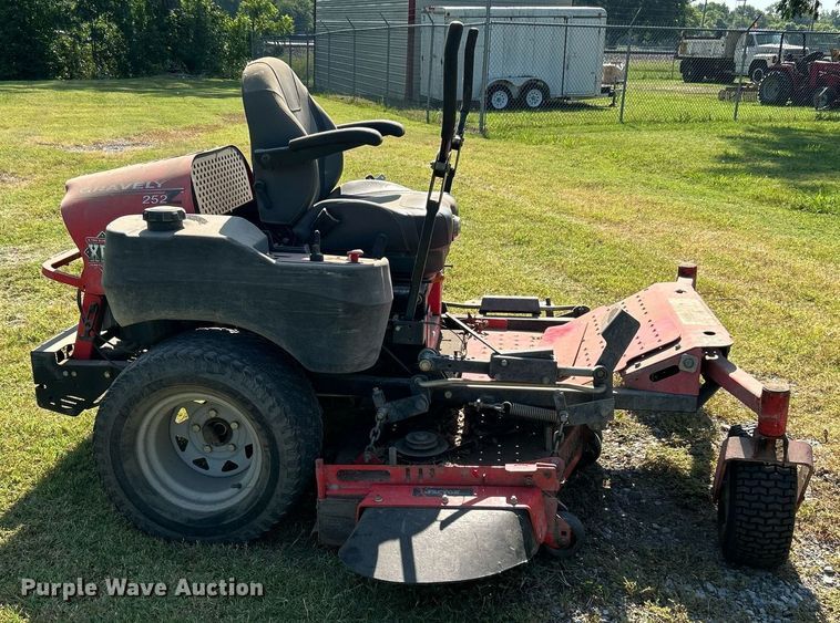 image for item LE9699 Gravely 252Z  ZTR lawn mower