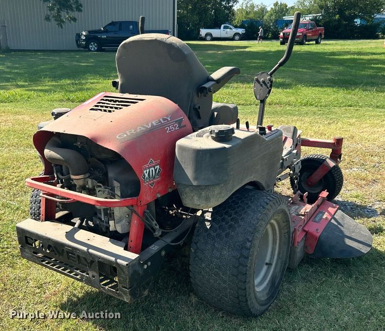 image for item LE9699 Gravely 252Z  ZTR lawn mower