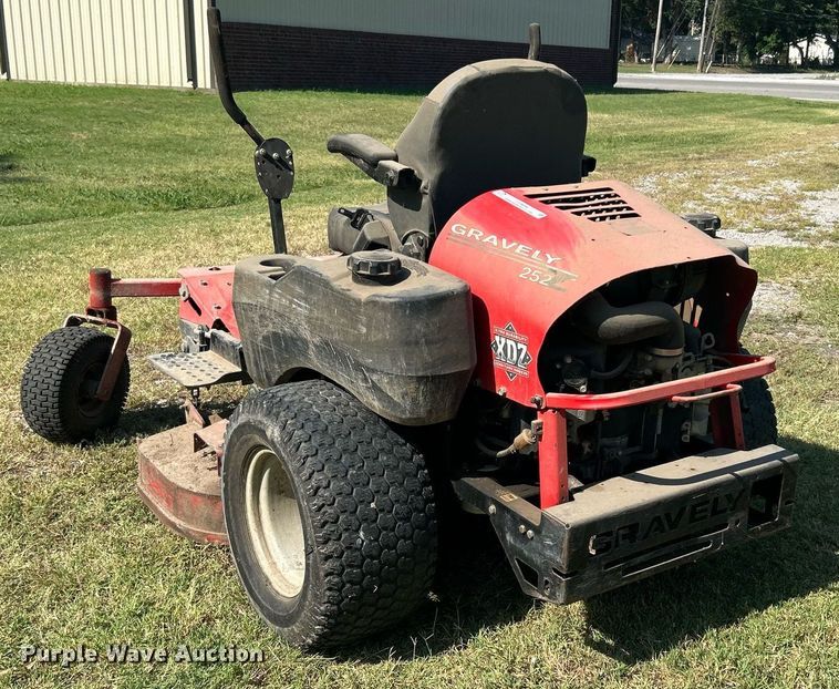 image for item LE9699 Gravely 252Z  ZTR lawn mower