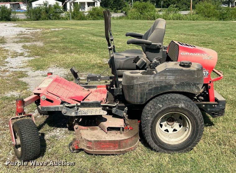 image for item LE9699 Gravely 252Z  ZTR lawn mower