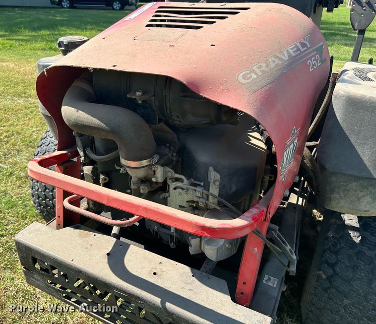 image for item LE9699 Gravely 252Z  ZTR lawn mower