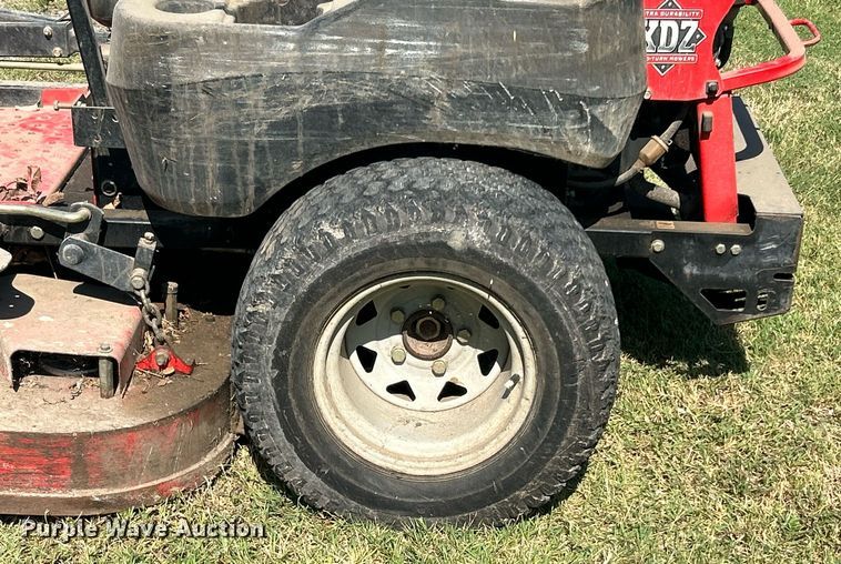 image for item LE9699 Gravely 252Z  ZTR lawn mower