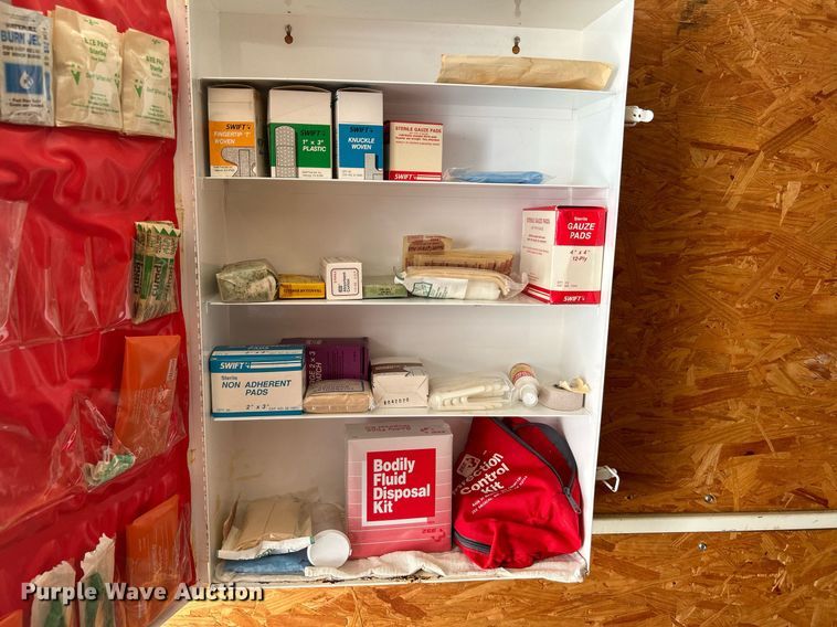 image for item LE9701 1998 W-W Trailer  enclosed cargo trailer