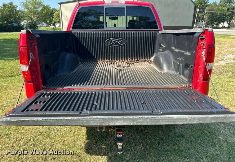 image for item LE9703 2004 Ford F150  SuperCrew pickup truck