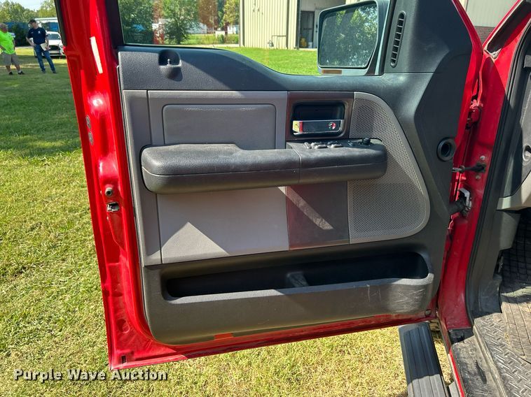 image for item LE9703 2004 Ford F150  SuperCrew pickup truck