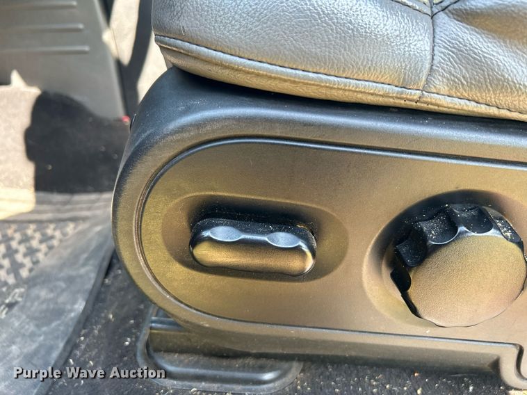 image for item LE9703 2004 Ford F150  SuperCrew pickup truck