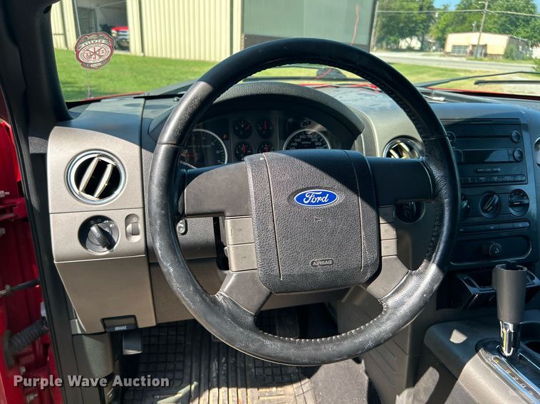 image for item LE9703 2004 Ford F150  SuperCrew pickup truck