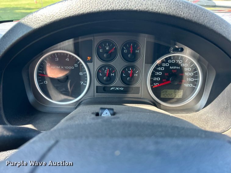 image for item LE9703 2004 Ford F150  SuperCrew pickup truck