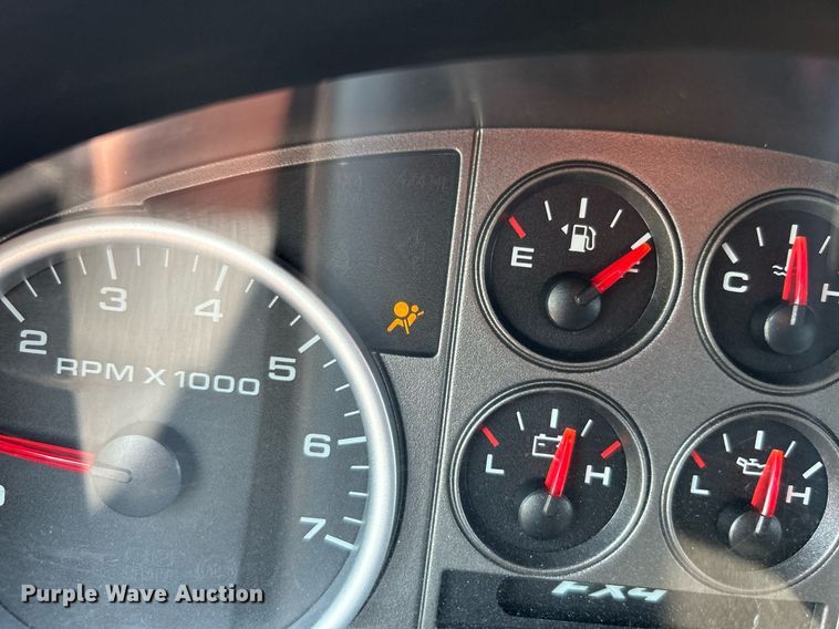 image for item LE9703 2004 Ford F150  SuperCrew pickup truck