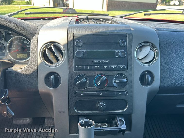 image for item LE9703 2004 Ford F150  SuperCrew pickup truck