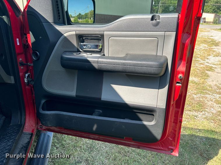 image for item LE9703 2004 Ford F150  SuperCrew pickup truck