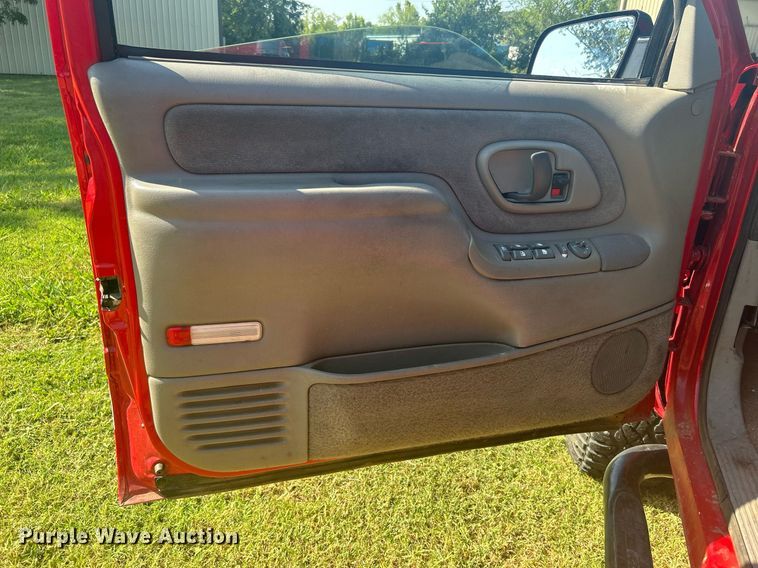 image for item LE9704 1999 Chevrolet K3500  Crew Cab brush fire truck