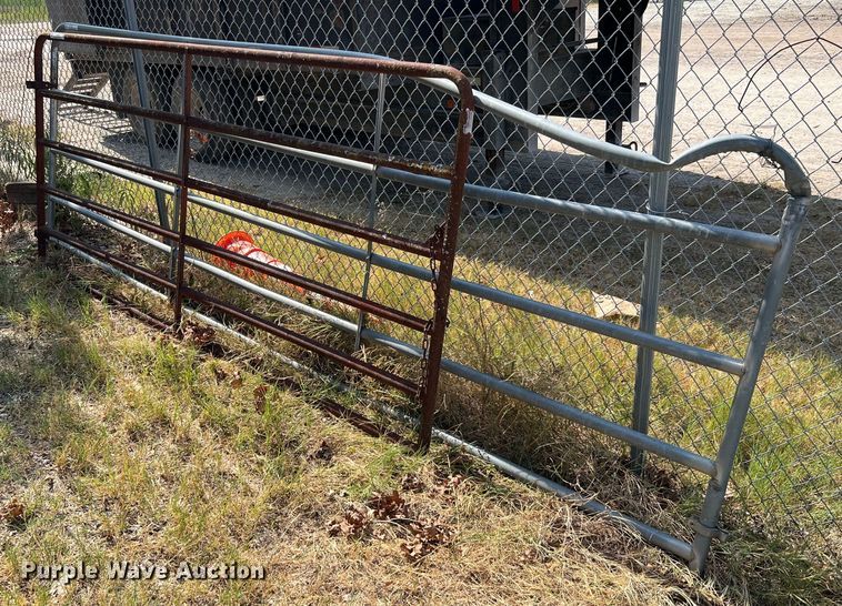 image for item LF9335 (2) livestock panels