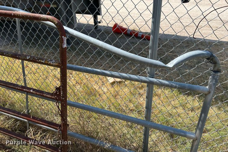 image for item LF9335 (2) livestock panels