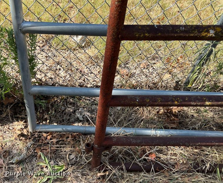 image for item LF9335 (2) livestock panels