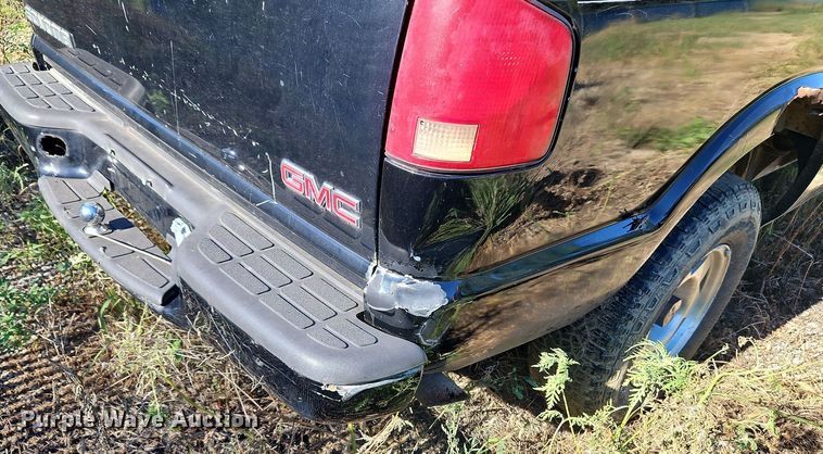 image for item LM9114 2000 GMC Sonoma  Ext. Cab pickup truck