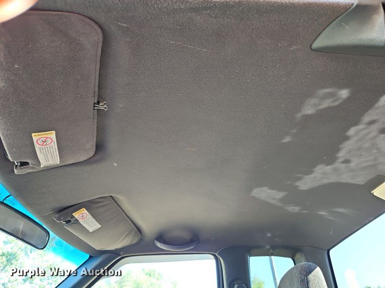 image for item LM9114 2000 GMC Sonoma  Ext. Cab pickup truck