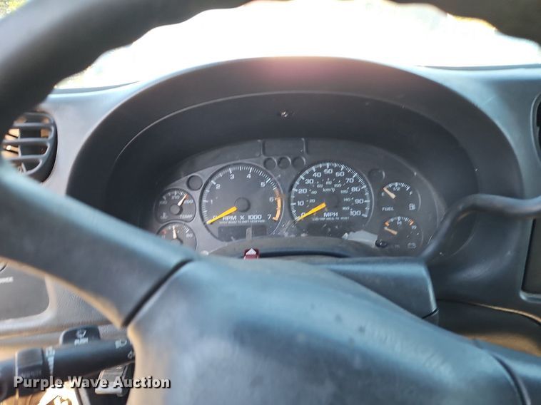 image for item LM9114 2000 GMC Sonoma  Ext. Cab pickup truck