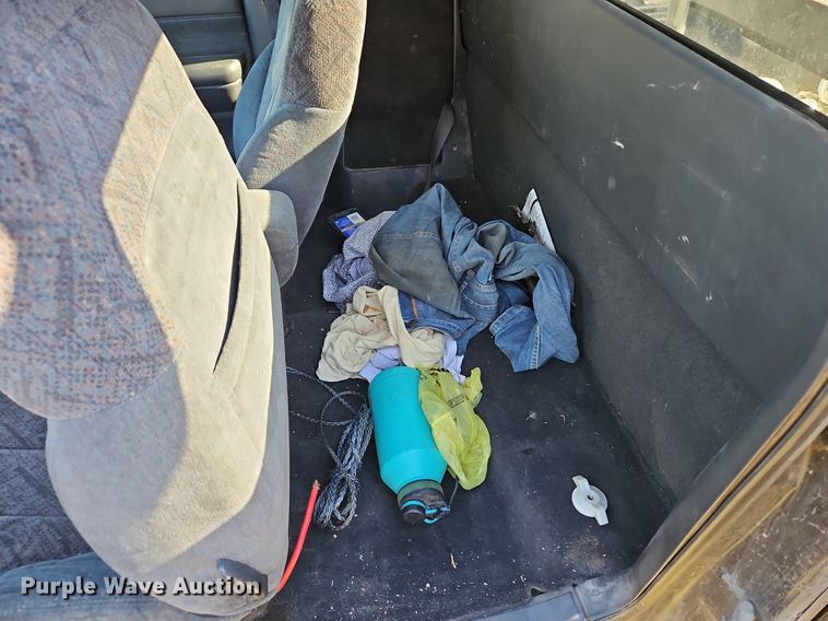 image for item LM9114 2000 GMC Sonoma  Ext. Cab pickup truck