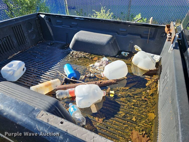 image for item LM9114 2000 GMC Sonoma  Ext. Cab pickup truck