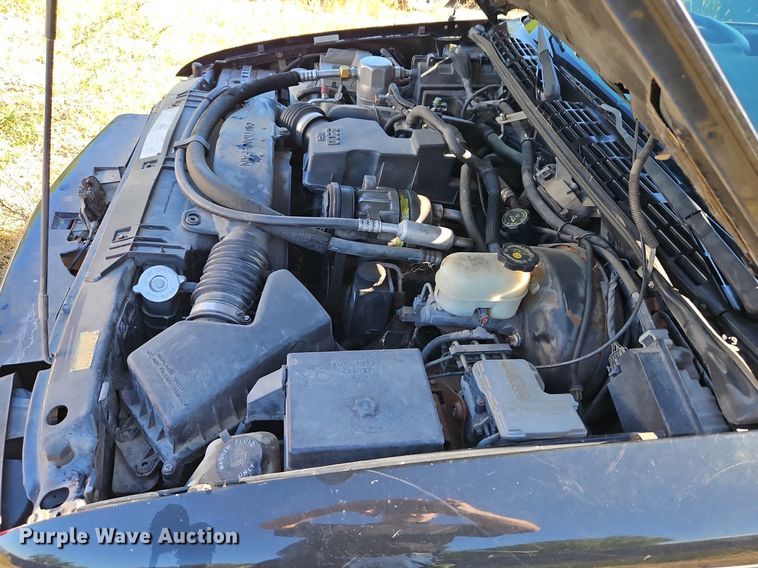 image for item LM9114 2000 GMC Sonoma  Ext. Cab pickup truck