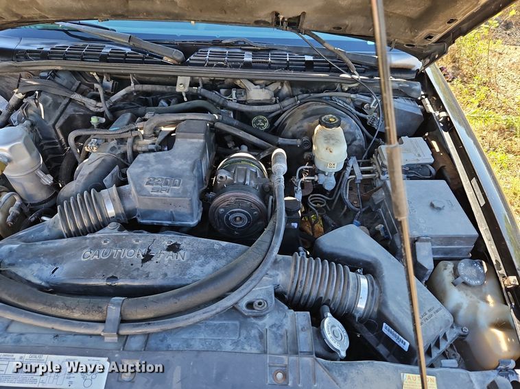 image for item LM9114 2000 GMC Sonoma  Ext. Cab pickup truck