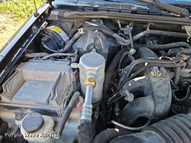 image for item LM9114 2000 GMC Sonoma  Ext. Cab pickup truck