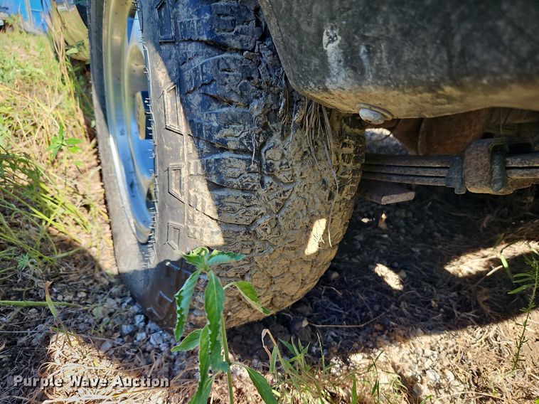 image for item LM9114 2000 GMC Sonoma  Ext. Cab pickup truck