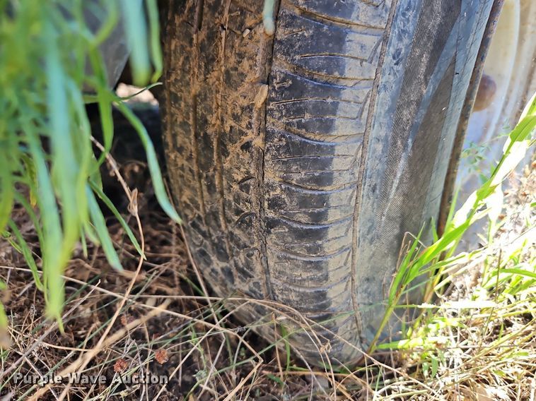 image for item LM9114 2000 GMC Sonoma  Ext. Cab pickup truck