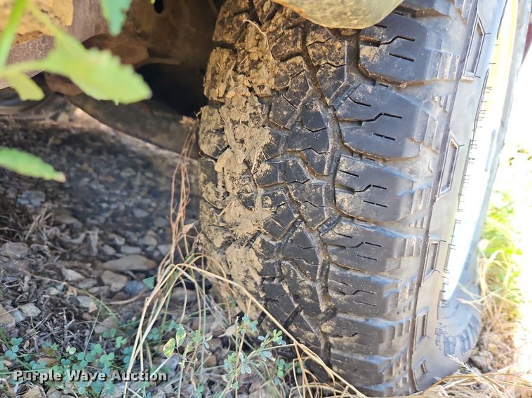 image for item LM9114 2000 GMC Sonoma  Ext. Cab pickup truck