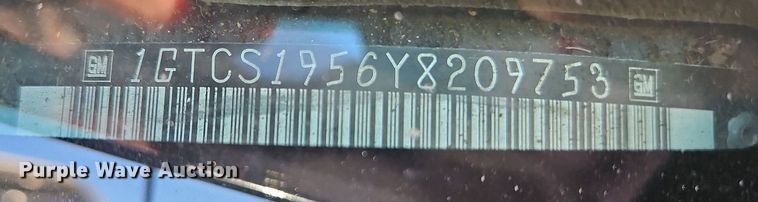 image for item LM9114 2000 GMC Sonoma  Ext. Cab pickup truck