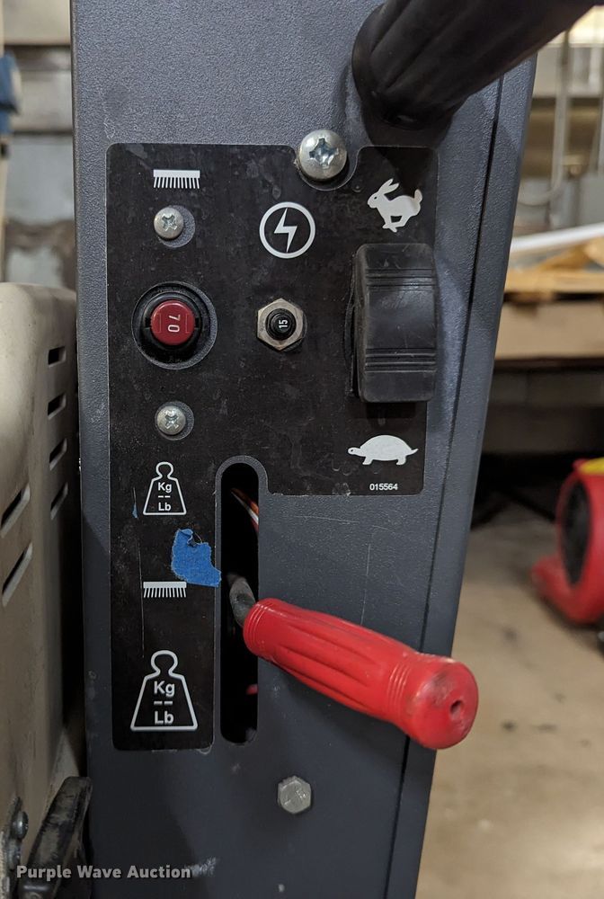 image for item LM9900 Advance Whirlmatic VS20  burnisher