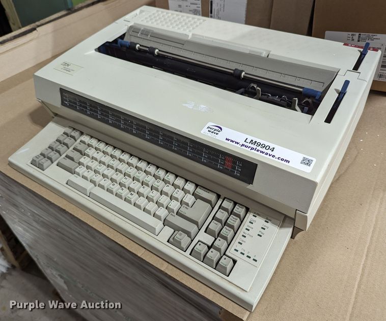image for item LM9904 IBM Lexmark wheelwriter 3000  typewriter