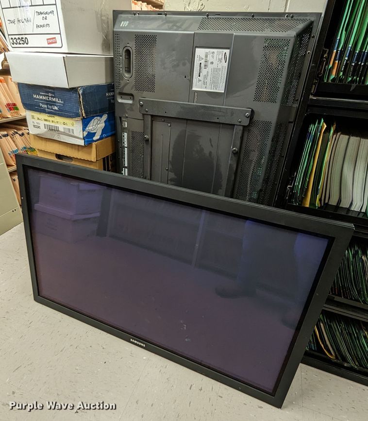 image for item LM9906 (3) Samsung PPM50M5H8 televisions